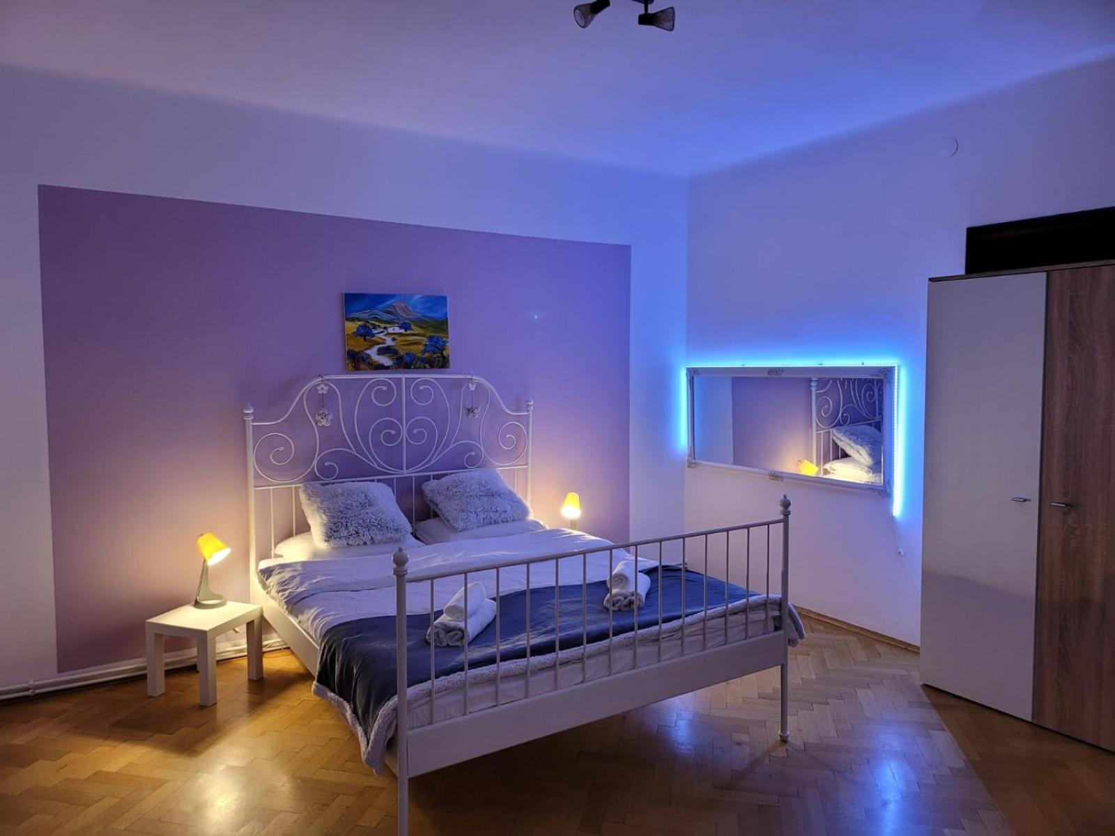 Vintage Old Center Apartment *